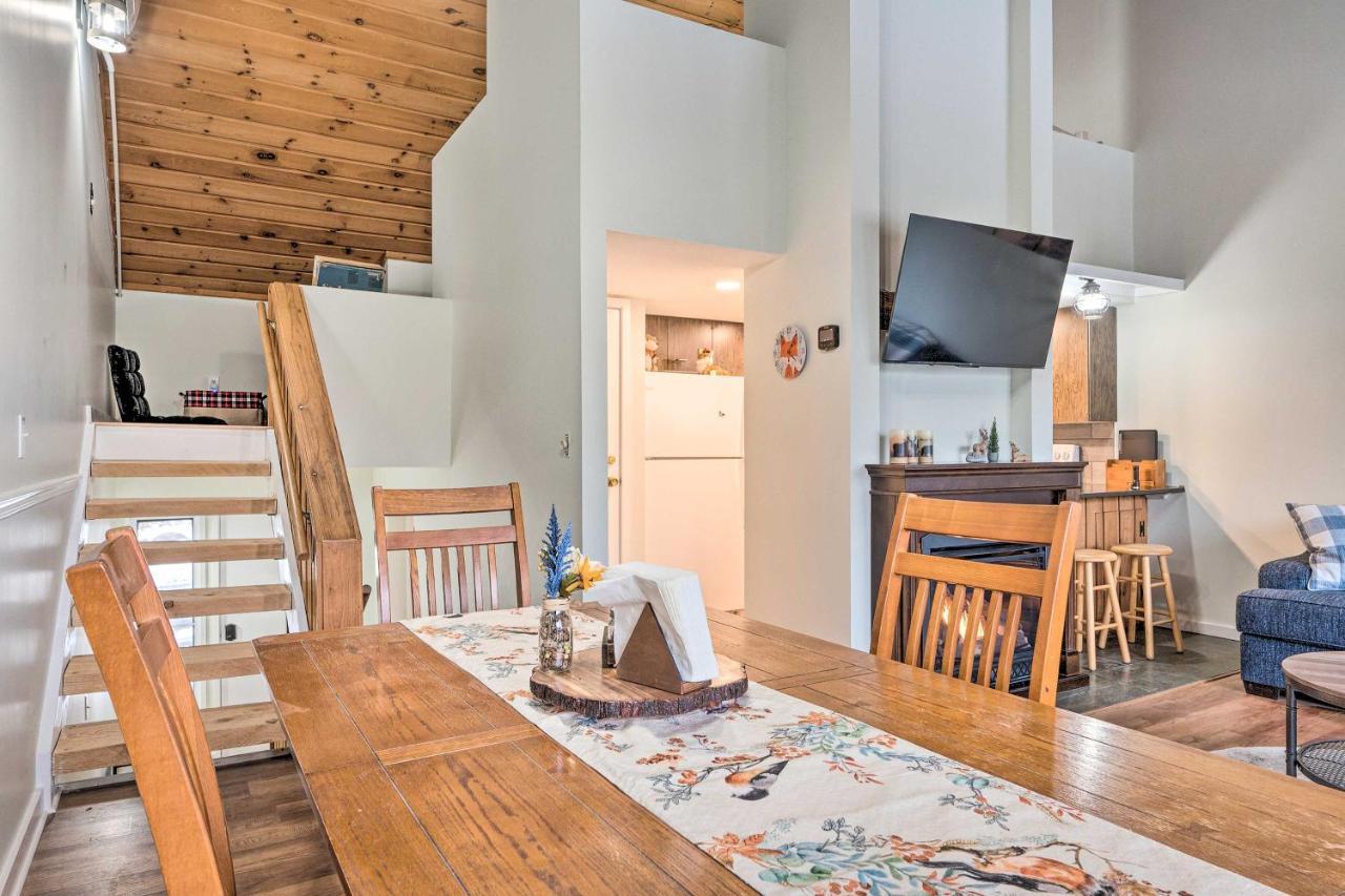 Stunning Escape With Deck And Mtn Views!