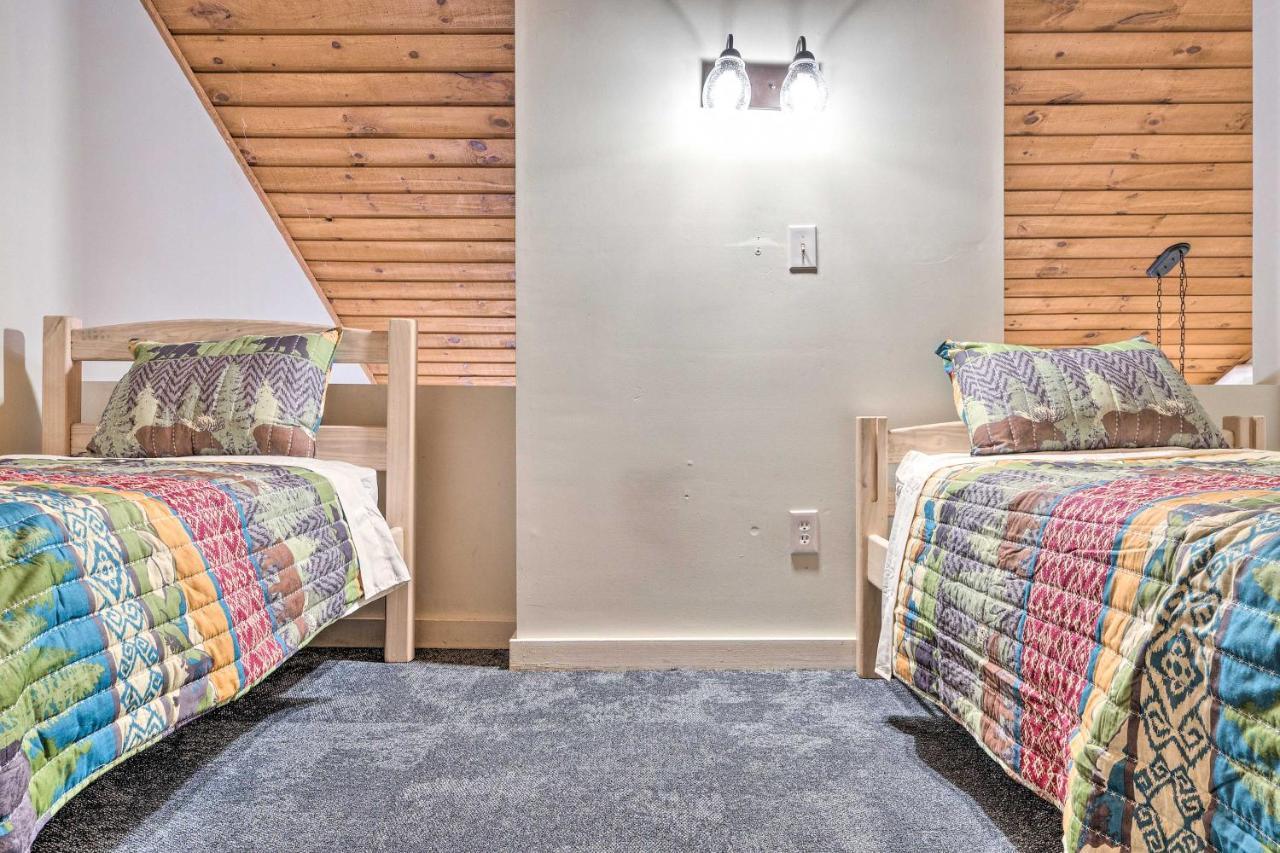 Apartment Stunning Escape With Deck And Mtn Views! *