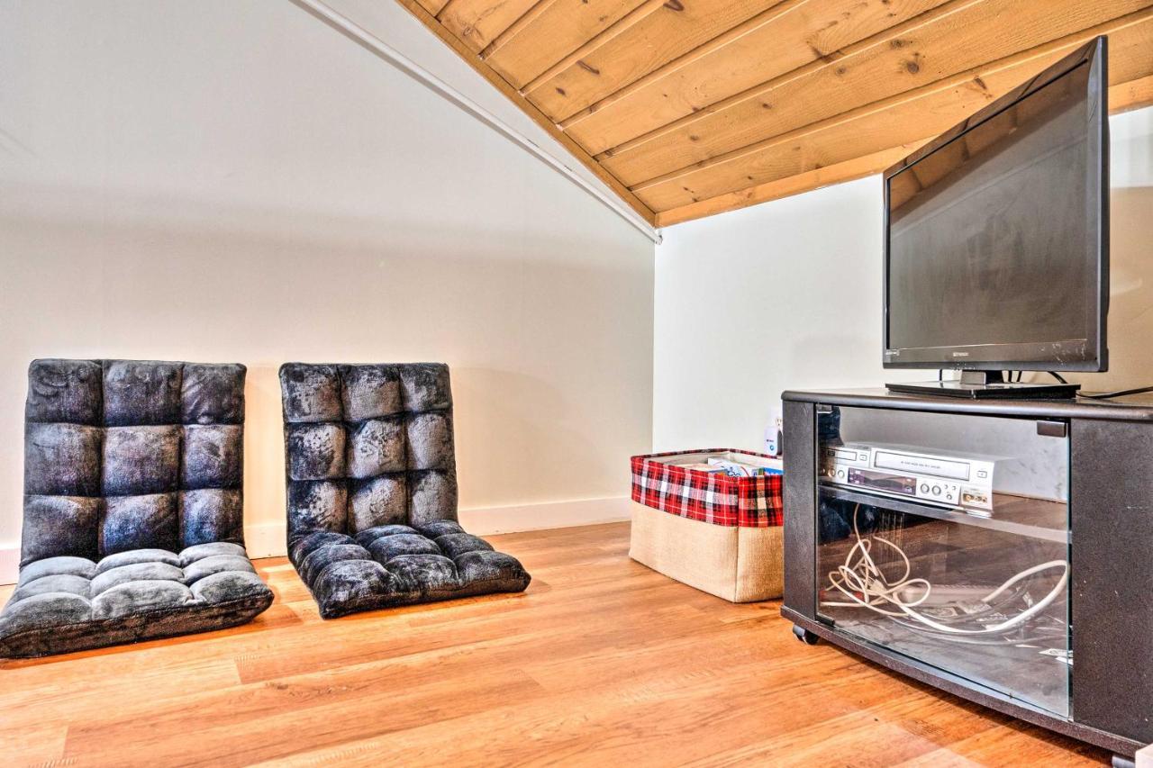 Stunning Escape With Deck And Mtn Views! *