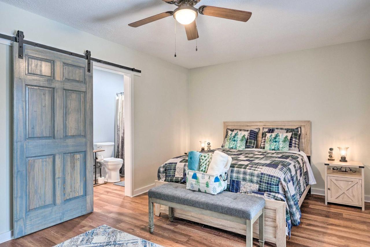 Apartment Stunning Escape With Deck And Mtn Views!